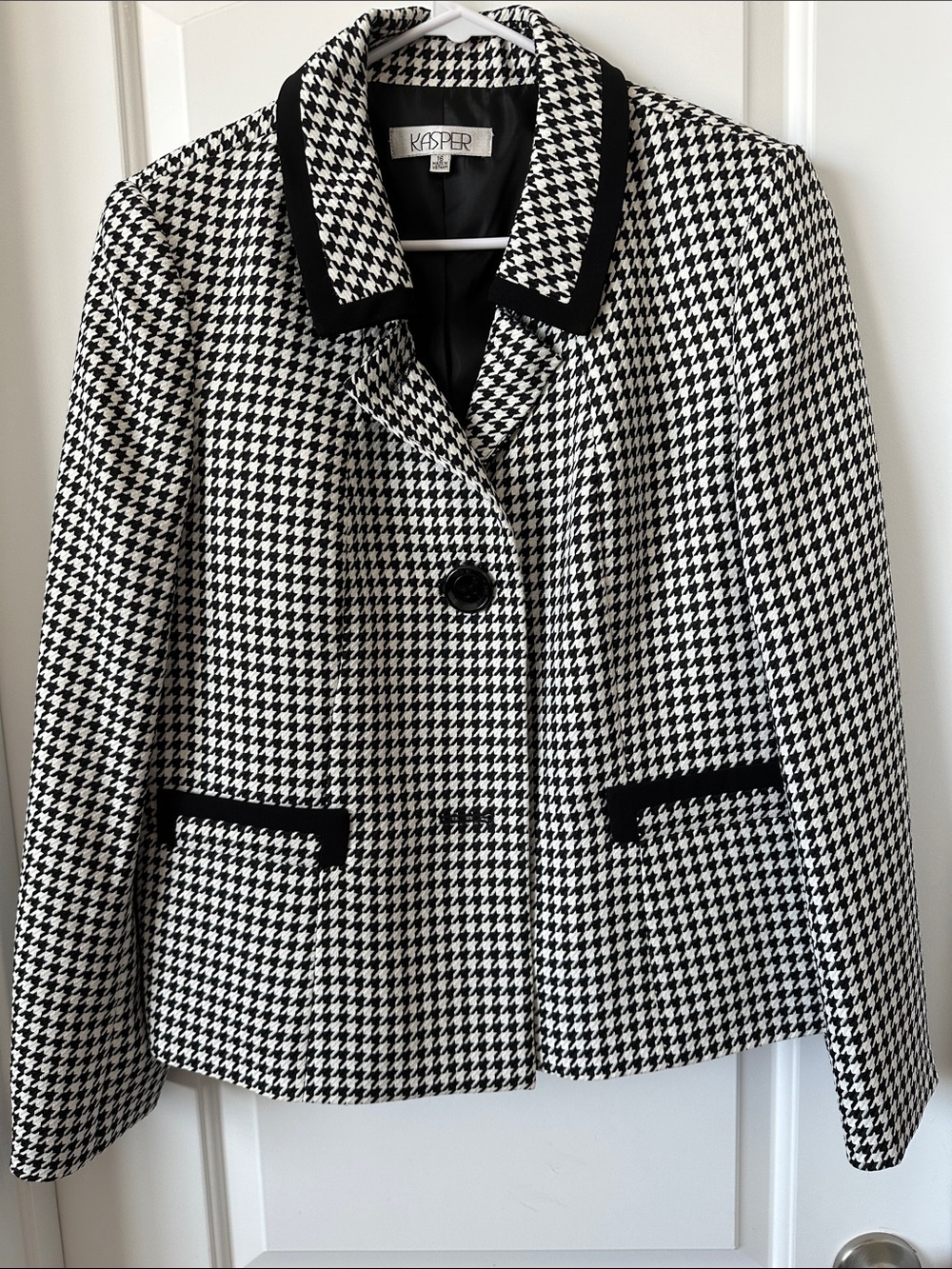 Kasper Black & White Houndstooth Cropped Blazer